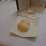 シャトー　ラ・パルム・ドール - パン1つ目　ふんわり柔らかくて美味しい味わい。