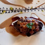 シャトー　ラ・パルム・ドール - レンコンの挟み揚げにたけのこのロースト。
      ソースはトリュフをふんだんに使ってるマデラソースに
      白ワインと赤味噌のクリームソース
      
      ワンニューズソース？とバジルやバルサミコ酢のバターソース