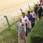 ひがし - 先頭は、ドクターコパ　こと小林祥晃。表彰式へ