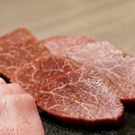 うし松 - 厳選タレ焼肉二種盛り合わせ