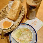 コメダ珈琲店 - アイス豆乳オーレ　¥560
            自家製コールスローサラダ　＋¥200