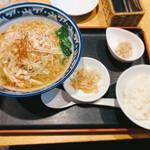 Ebisu Gyouza Taihouki Gotanda - 国産鶏と国産葱の旨塩ラーメン(半ライス付)