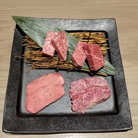 近江うし焼肉 にくTATSU 渋谷店 - 塩もの　極上タン塩 極上ハラミ サーロインステーキ 極上ステーキ(ヒレ)