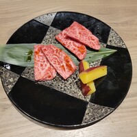 近江うし焼肉 にくTATSU 渋谷店 - タレもの　上カルビ(ザブトン) 上ロース(肩ロース)