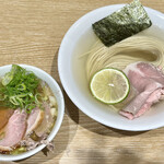 一番だしラーメン しんせん - 肉盛り味玉昆布水つけ麺(白)