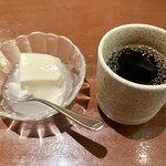 中国酒家 明元 - コーヒーと杏仁豆腐