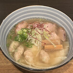豚骨清湯・自家製麺 かつら - 料理写真: