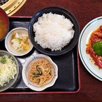 Yakiniku Daidoumon - ビッグりんごカルビランチ