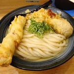 自家製さぬきうどんと肉 甚三 - 冷かけ（特大３玉）、ちくわ天、味玉天　870円