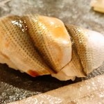 寿し ひでたか - シンコは２枚つけ、良い〆方だ