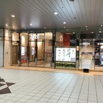 Chawan - JR大井町駅中央改札正面のatre入口 左端にエレバーターがあります