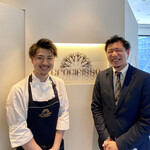 Ristorante Crocifisso - 下川原chefとスタッフの山本さんに、写真掲載許可をいただきました。
      chefは33歳、山本さんは29歳、あと一人料理スタッフさんがいらっしゃりましがその方も若い方、若い力で横浜を盛り上げて下さいね♪