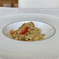 Ristorante Crocifisso - リングイネ “パスタ アッラ ノンナ”メカジキとチェリートマトのソース 
                メカジキのさっぱりさにトマトの酸味、ミントの爽やかな風味が軽く、ローストしたアーモンドが芳ばしい演出、軽快なパスタ料理です♪