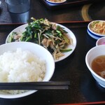 Hitsuji Shokudou - ニラ肉炒め定食。