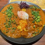 大衆スパイスカレー食堂 つもくりカレー - キーマカレーと豚の角煮カレーのあいがけ300g