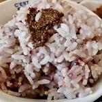 あおもり万華堂 - ごはんは八穀米に、ややしょっぱ目のえごまみそ