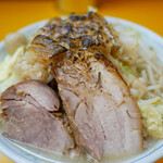 ラーメンエース - ラーメン 塩バター ニンニク少し、焦がしアブラ