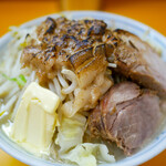 ラーメンエース - ラーメン 塩バター ニンニク少し、焦がしアブラ