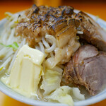 ラーメンエース - ラーメン 塩バター ニンニク少し、焦がしアブラ