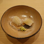 すし処 睦月 - アオリイカ身(左)と耳(右)