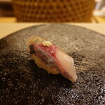 すし処 睦月 - 鰺(三河)