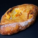 ミアズ ブレッド 本店 - クリームチーズとオレンジのフランスパン