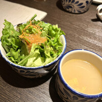 横浜焼肉kintan - セットのサラダとスープ