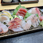 奥武島海産物食堂 - 刺身もりもり〜