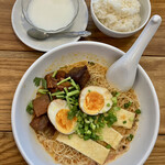 香港麺 新記 - 咖竰牛腩湯麺(牛バラカレースープ麺)を香港麺セット1200円