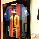 照寿司 - メッシのサインとユニフォーム