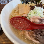 Sammon No Toku - コクのある豚塩スープを青唐がスッキリまとめたスープ