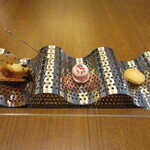 Derire - 小菓子～干し葡萄のパウンドケーキと小豆のチップ・ 屋久島のたんかんを使ったジャムのマカロン・バターのクッキー