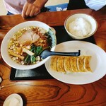 ボリュームの幸華 - ラーメンセット