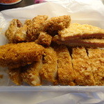 辻肉店 - 手前から時計回りに豚カツ・コロッケ・メンチカツ・ハムカツ