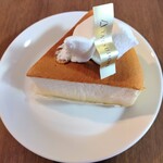 シャトレーゼプレミアム ヤツドキ - なめらかスフレチーズケーキ