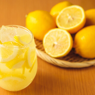 為您準備了整個檸檬酸味雞尾酒和軟飲料等種類豐富的飲品♪