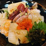 魚もん - 令和5年5月 ランチタイム
海鮮丼(みそ汁付) 950円