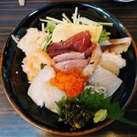 魚もん - 令和5年5月 ランチタイム
海鮮丼(みそ汁付) 950円