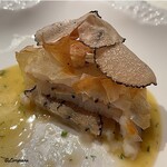 プチレストラン ブーケ・ド・フランス - 帆立貝柱とトリュフのミルフィーユ仕立のパートフィロ包み焼 ソースブールブラン