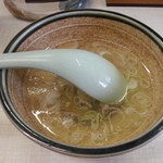 ラーメン専門店 胡桃 - 味見用に塩らーめんのスープ戴きました。