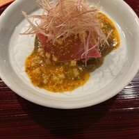 おかもと - 大間のまぐろ中トロのたたき　みょうがを添えて　蕗のとうの佃煮　卵黄につぶマスタードソース
