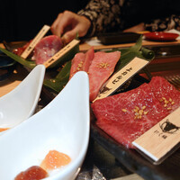 にく稲 - にく稲特製タレ肉盛り合わせ