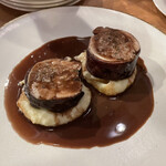 ODETTER - メインのお肉料理。鶏肉をロールしてます（外側の茶色い部分はなんと皮。芸術、、）おいしすぎる