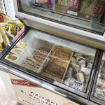 愛鷹パーキングエリア（上り線） スナックコーナー - 冷凍ショーケース