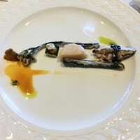 シェヌー - ゼンマイのフリッター、ホタテ、アワビを2種のソースで