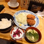 ムスブ田町魚金 - メンチカツとハムカツ定食（1,100円）