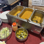 タミルナードゥ キッチン - 平日ランチ　カレー3種　サラダ、副菜、ナン、ライス食べ放題