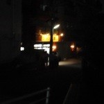ラーメン二郎 中山駅前店 - 201308　二郎　暗闇の中に浮かぶ「黄色い看板」(゜o゜)ｼﾞﾛ〰ﾀﾞ!