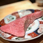 日本料理FUJI - 目の前に突然現れた鮪のカマ。サスエ前田魚店さん名物「じゃんけん」で藤原さんが勝利した一品。