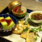 立川 鉄板焼 ステーキ 天 - そら豆豆腐・煮凍り・いわし南蛮・・モズク酢と蓴菜・フルーツトマト